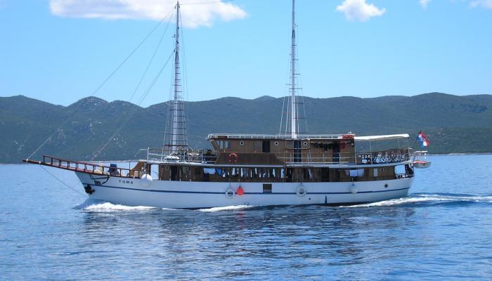 Tradicionalni brod za krstarenje Toma