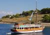 Tradicionalni brod za krstarenje Omladinac - drveni motorni jedrenjak 1943  najam plovila Split