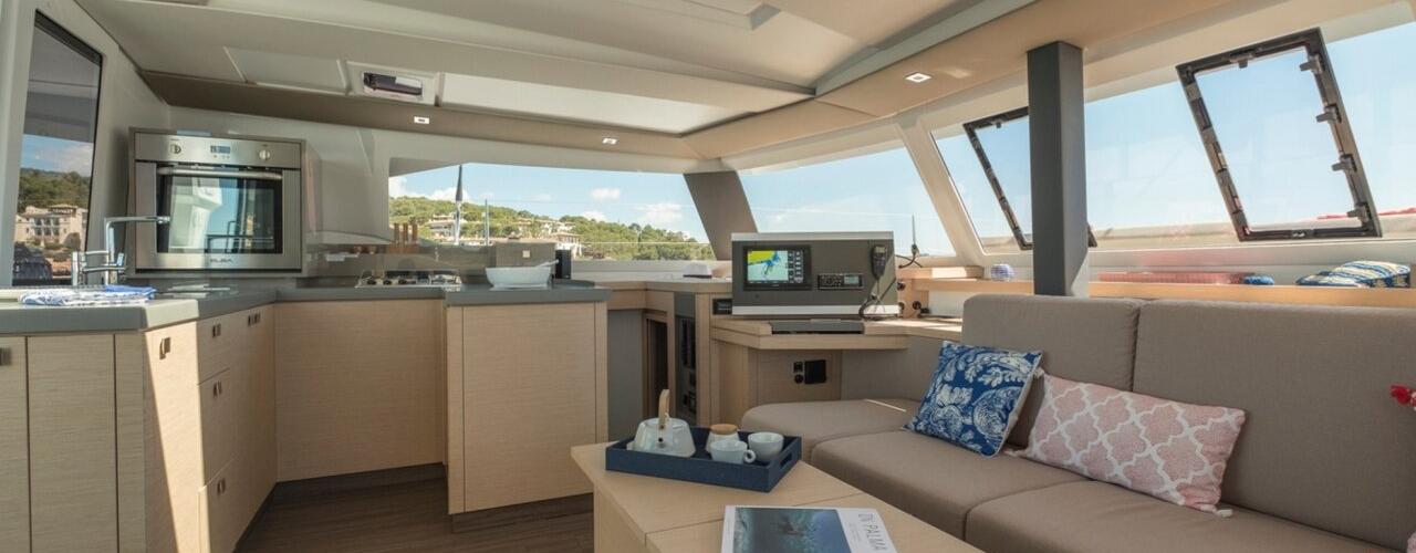2022. Fountaine Pajot Astréa 42