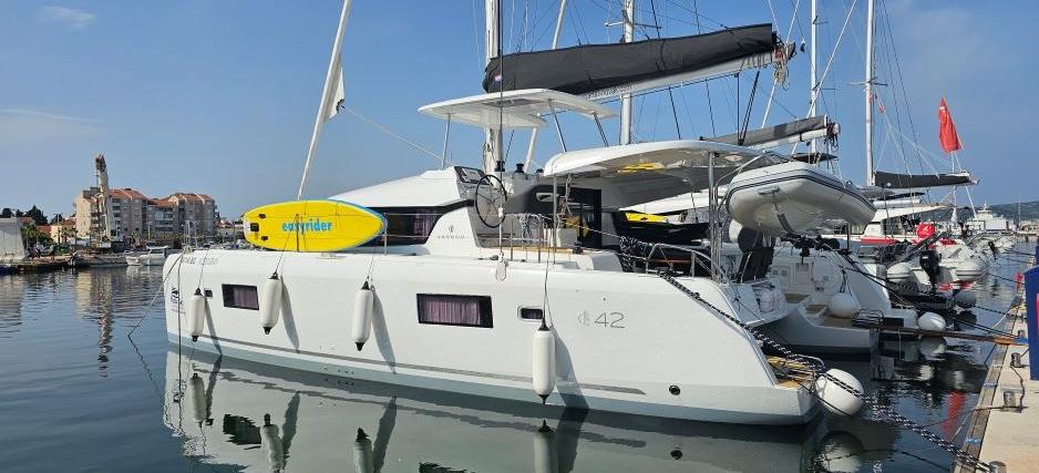Lagoon 42