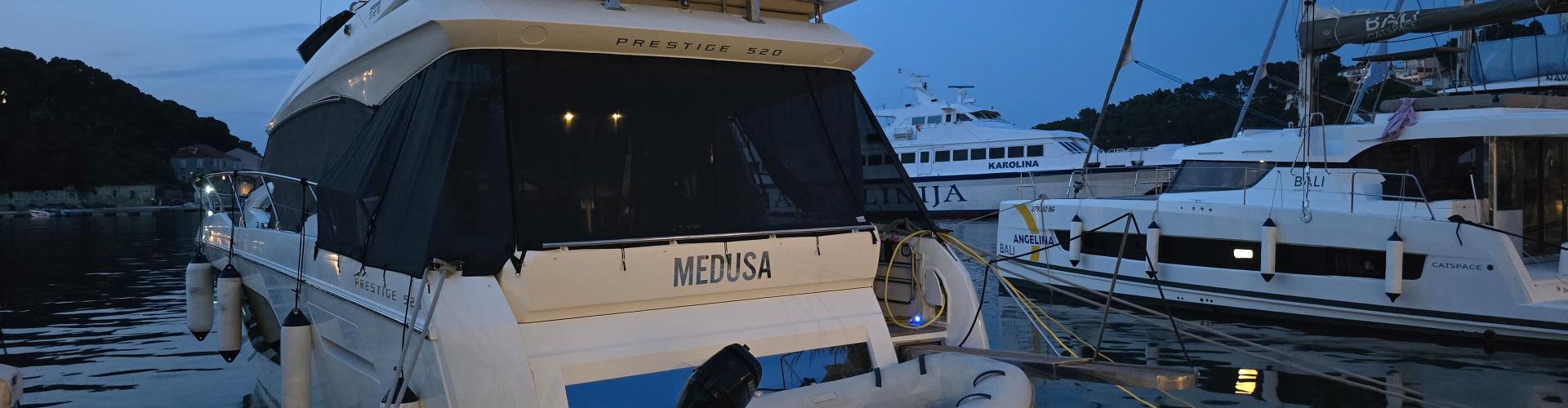 motorni brod Prestige 520 Fly