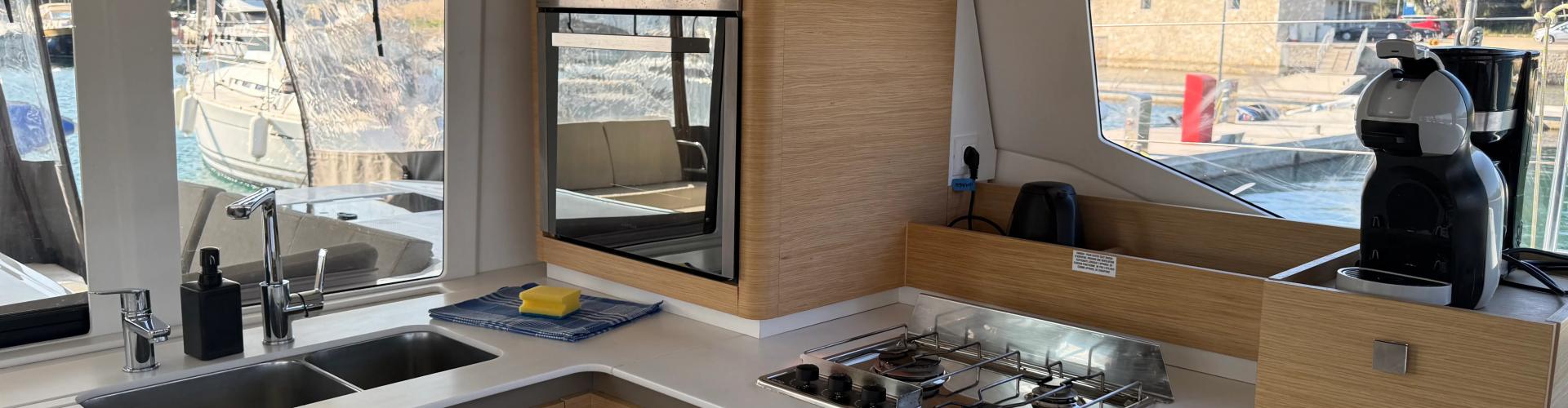 katamaran Fountaine Pajot Astréa 42