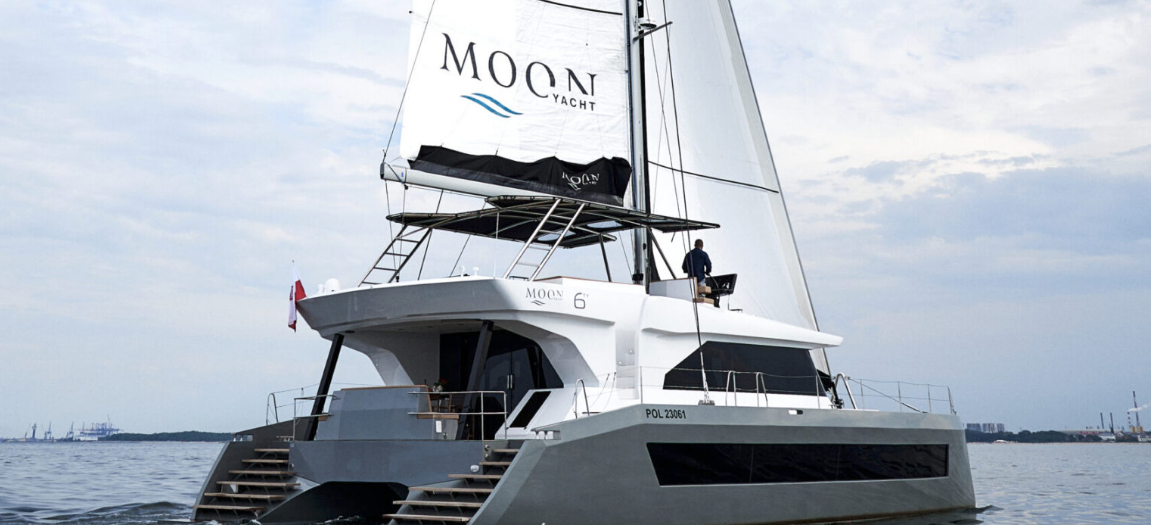 Moon Yacht 60