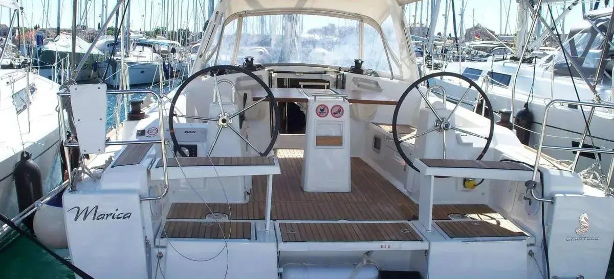 Oceanis 38