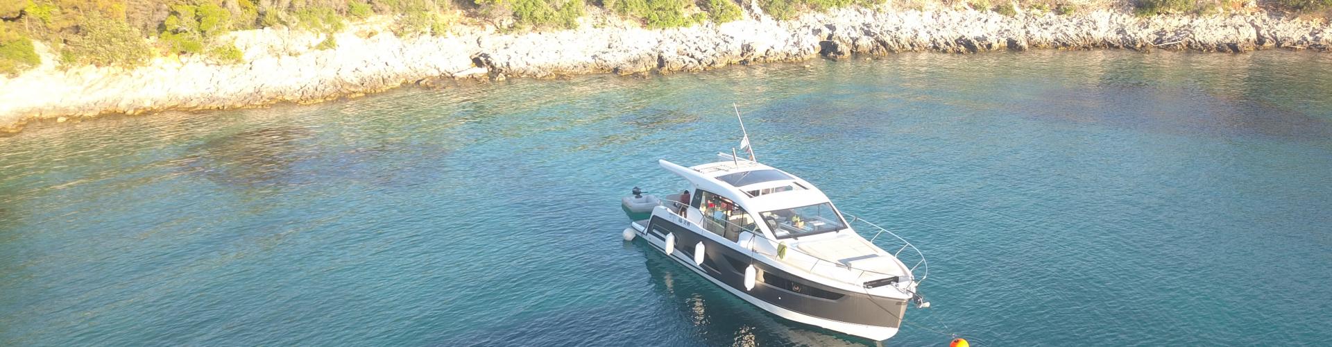 2020. Sealine C390