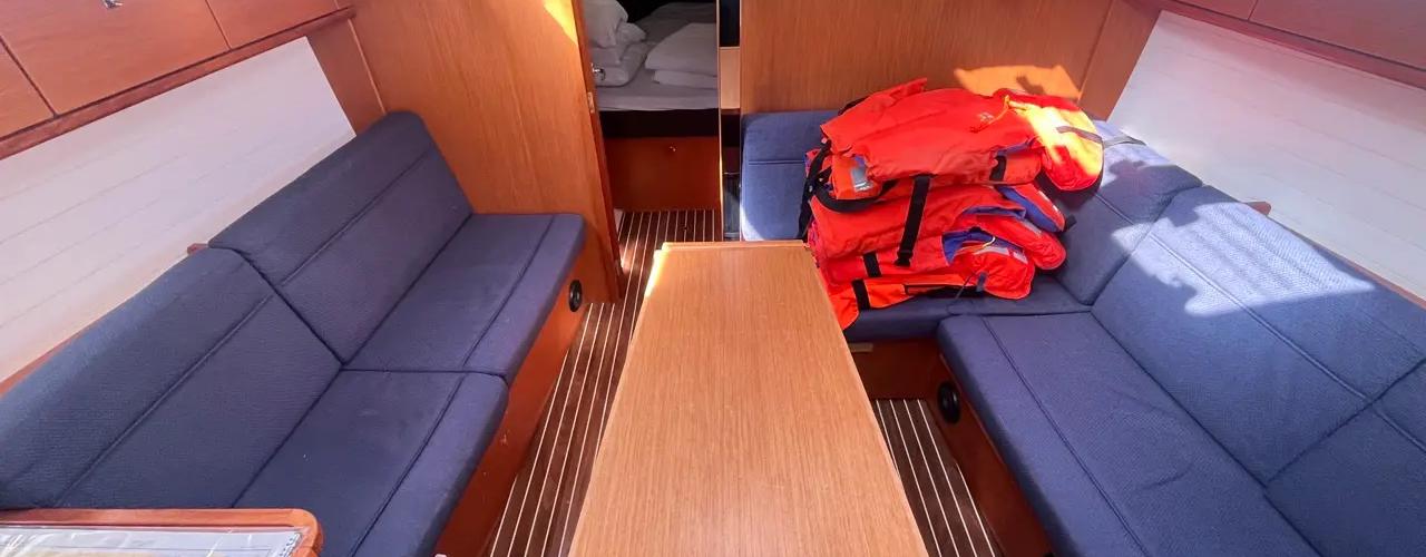 2016. Bavaria Cruiser 37