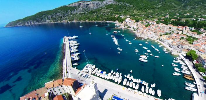 Komiža luka, otok Vis, Hrvatska