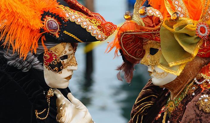 Iskusite karnevalsko ludilo u Veneciji brodom!